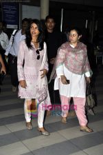 Priyanka Chopra returns from Ajmer Shariff in Mumbai on 26th April 2011 (13).JPG